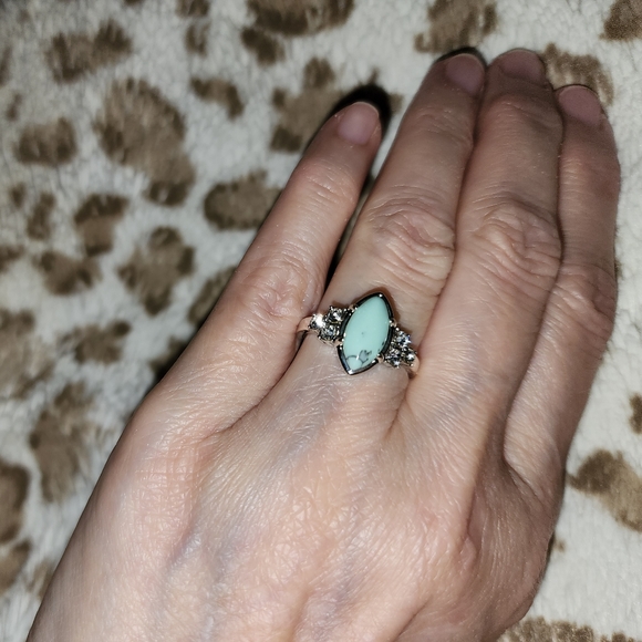 New Size 8 Three Piece Ring Set - Picture 4 of 11